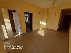 Room in 2 BHK Apartment at Shree Vardhman Mantra, Sector 67 – for Rent