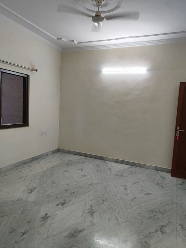 Room, sector 30 1 RK 460 Sq.Ft. Villa In Sector 30 Noida 10600749