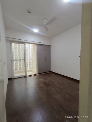 Room in 3 BHK Apartment at Amrapali Terrace Homes, Tech Zone 4 Greater Noida – for Sale