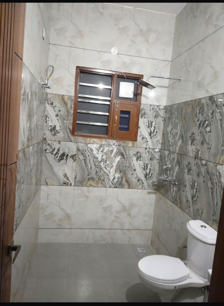 Bathroom, sunny enclave 3 Bedroom 250 Sq.Yd. Builder Floor In Sunny Enclave Mohali 10600761