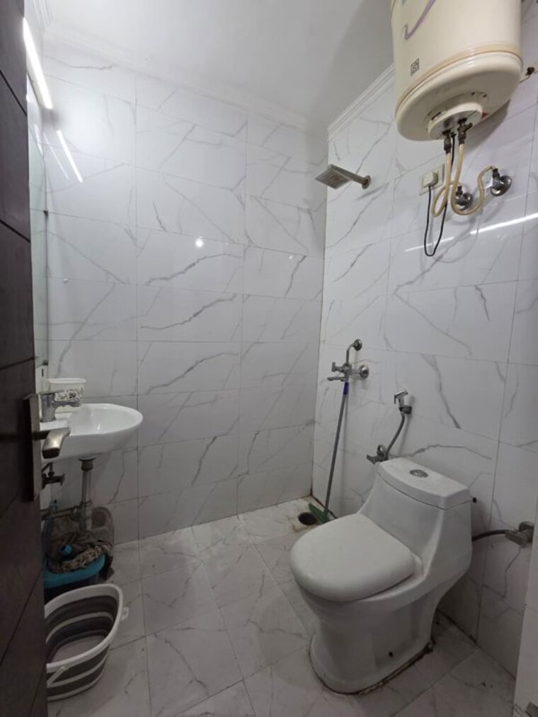 Bathroom, saket 3 Bedroom 1200 Sq.Ft. Builder Floor In Saket Delhi 10600763