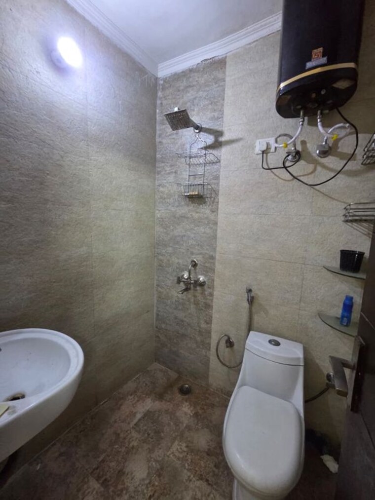 Bathroom, saket 3 Bedroom 1200 Sq.Ft. Builder Floor In Saket Delhi 10600763