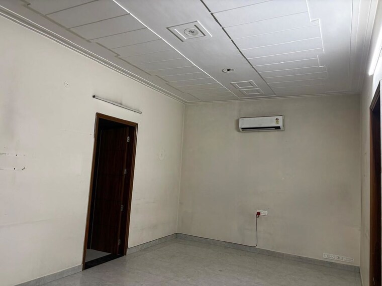 Room, sunny enclave 3 Bedroom 250 Sq.Yd. Builder Floor In Sunny Enclave Mohali 10600771