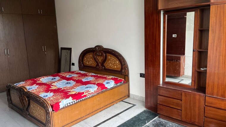 Bedroom, palam-vihar-residents-association 2 Bedroom 250 Sq.Yd. Builder Floor In Palam Vihar Gurgaon 10600769