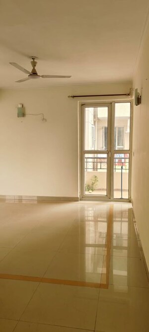 Room in 3 BHK Apartment at Orchid Petals, Sector 49 – for Rent
