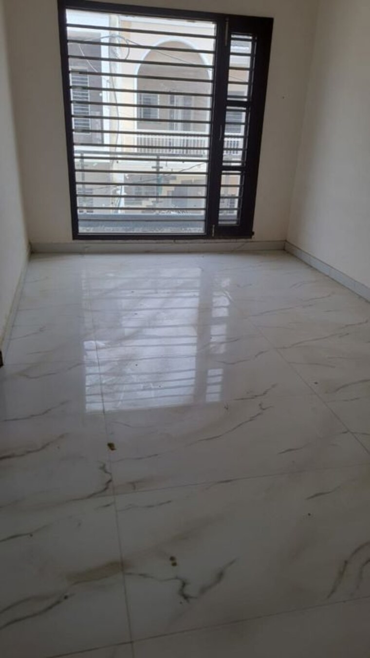 Room, sunny enclave 2 Bedroom 200 Sq.Yd. Builder Floor In Sunny Enclave Mohali 10600776