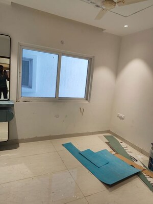 Room in 4 BHK Apartment at Prestige Beverly Hills, Kokapet – for Rent