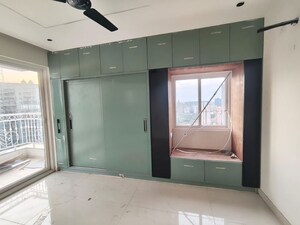Room in 4 BHK Apartment at Prestige Beverly Hills, Kokapet – for Rent