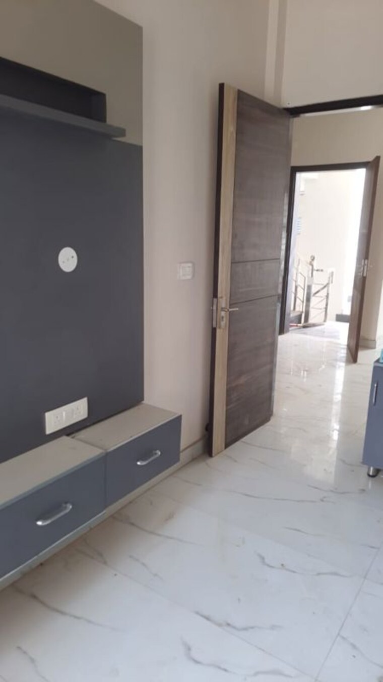 Room, sunny enclave 4 Bedroom 200 Sq.Yd. Independent House In Sunny Enclave Mohali 10600786