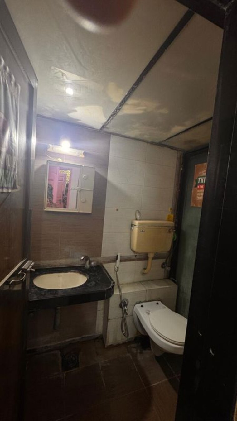 Bathroom, mayfair-housing-hillcrest 1 Bedroom 550 Sq.Ft. Apartment In Vikhroli West Mumbai 10600801