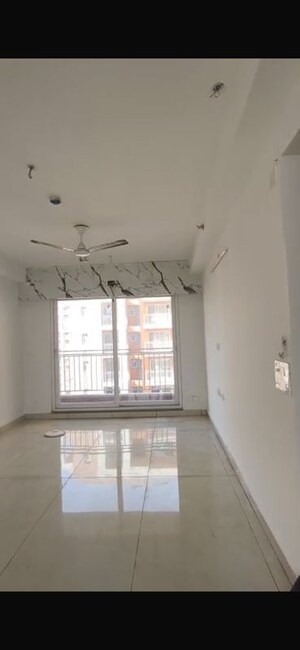 Room in 4 BHK Apartment at Rishita Manhattan, Gomti Nagar – for Rent
