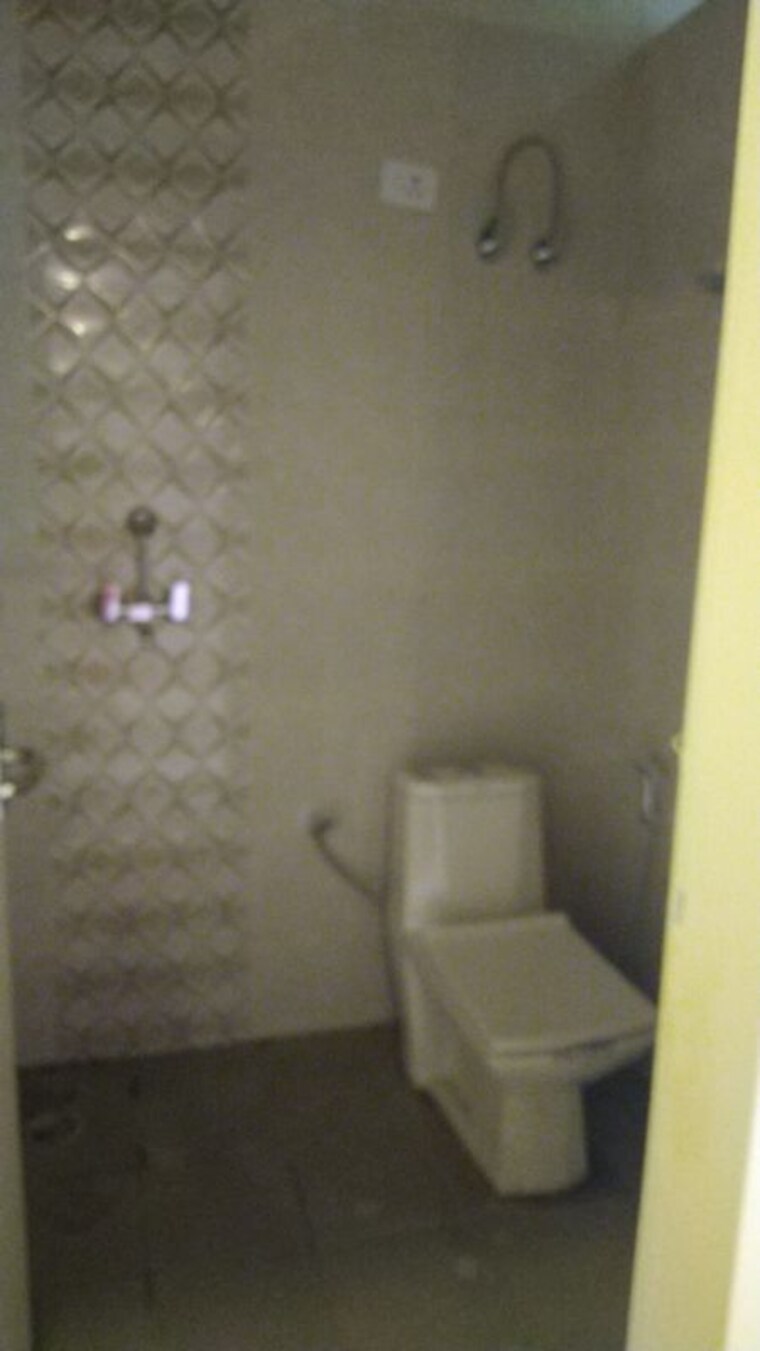Bathroom, palam-vihar-residents-association 3 Bedroom 200 Sq.Yd. Builder Floor In Palam Vihar Gurgaon 10600797