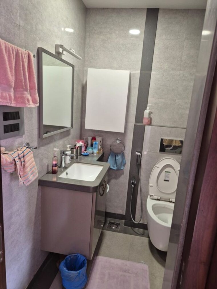 Bathroom, tardeo 2 Bedroom 1008 Sq.Ft. Apartment In Tardeo Mumbai 10600395