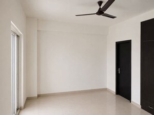 Room in 2 BHK Apartment at Supertech Ecociti, Sector 137 – for Rent