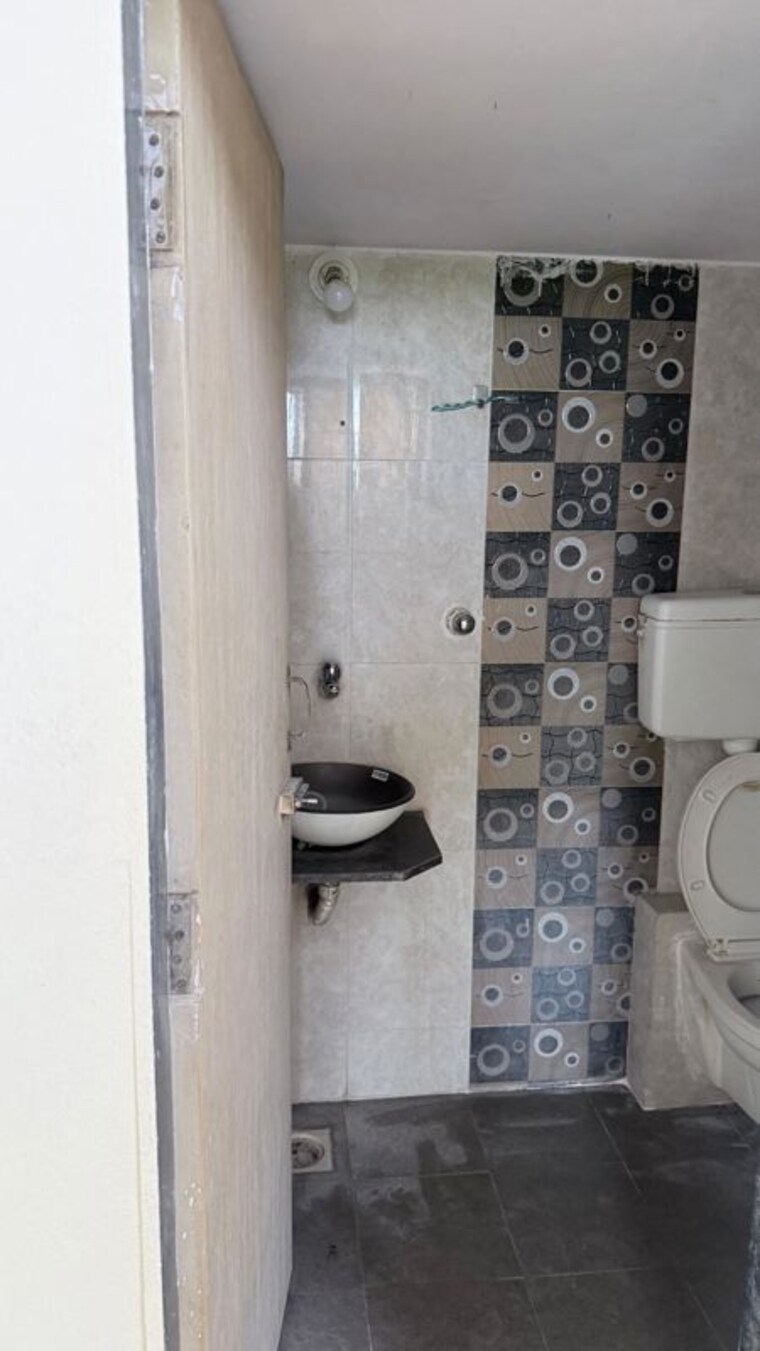 Bathroom, soman-prathamesh 1 Bedroom 550 Sq.Ft. Apartment In Titwala Thane 10600814