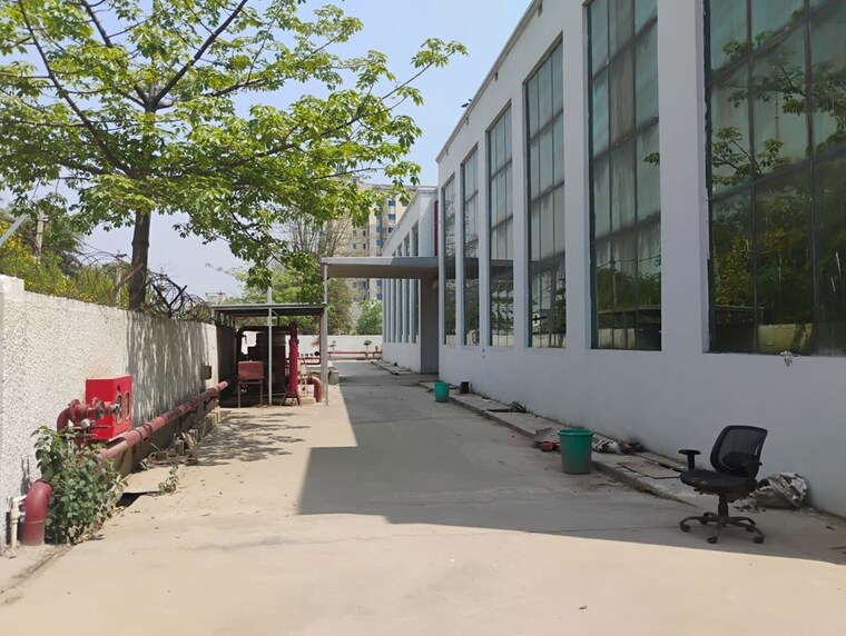  Parking, bestech-cyber-park Commercial Warehouse 88000 Sq.Ft. In Sector 36 Gurgaon 10600856