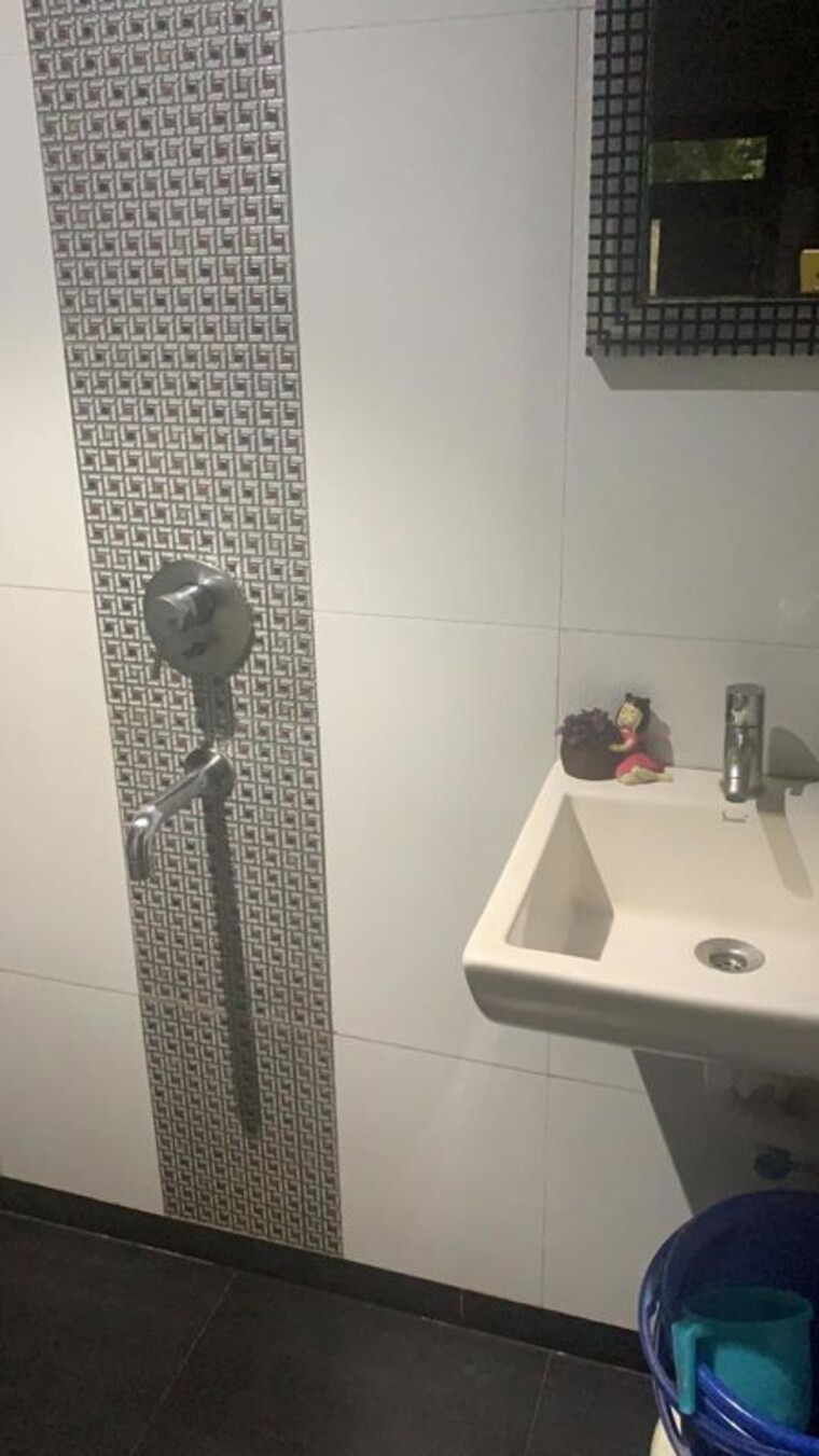 Bathroom, hiranandani-gardens-sunflower 1 Bedroom 600 Sq.Ft. Apartment In Powai Mumbai 10600860