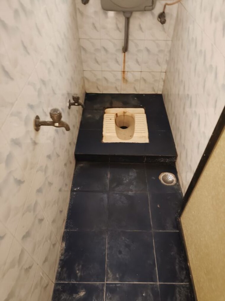 Bathroom, ev-millenium-park-phase-i Commercial Shop 600 Sq.Ft. In Nerul Navi Mumbai 10600861