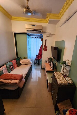 Team Area in 1.5 BHK Apartment at Manavsthal Heights, Andheri East – for Rent