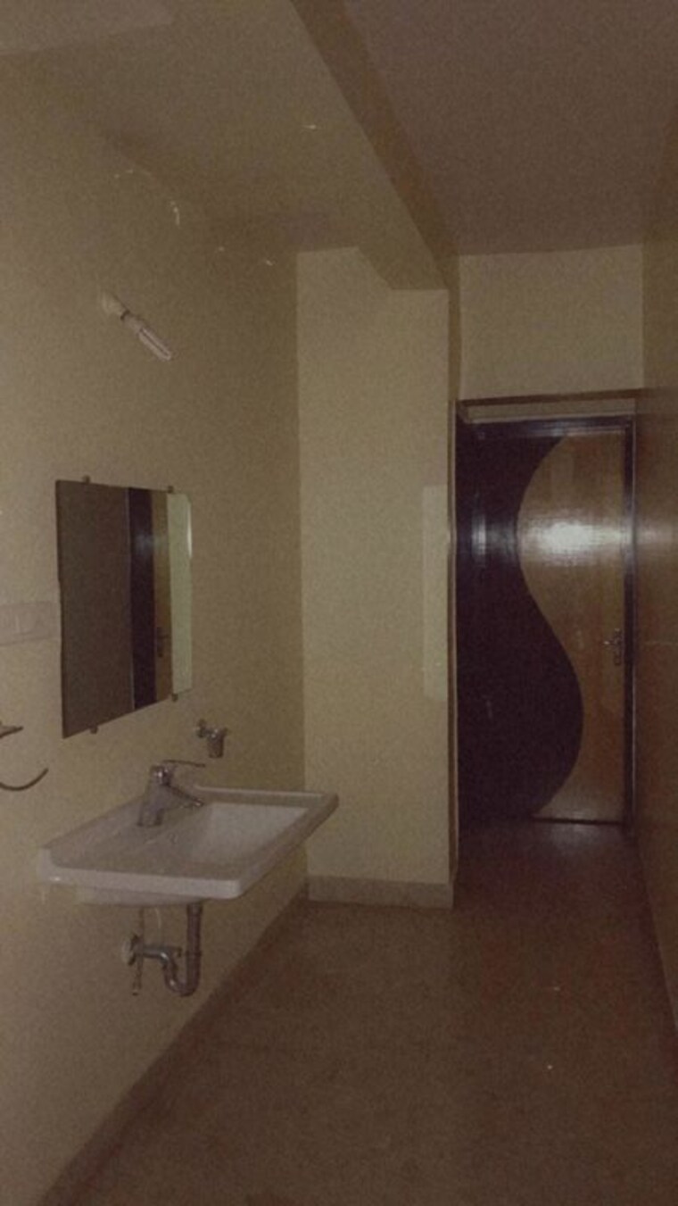 Bathroom, magarpatta-laburnum-park 5 Bedroom 2000 Sq.Ft. Apartment In Hadapsar Pune 10600858
