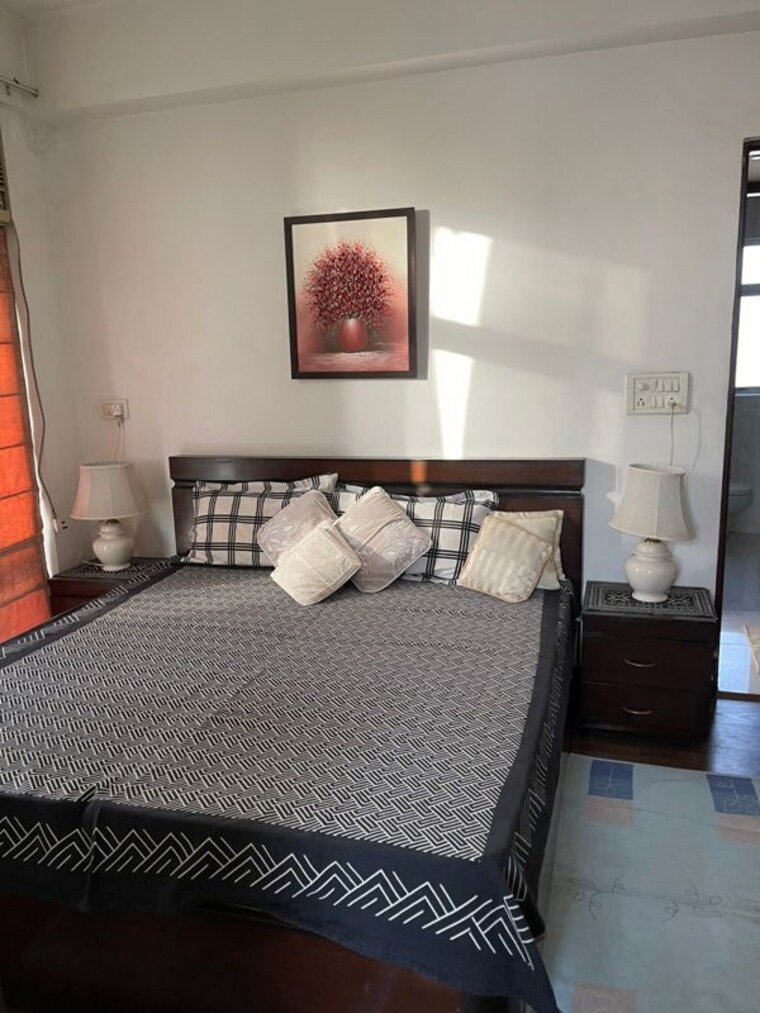 Bedroom, dlf-regency-park-i 2 Bedroom 1200 Sq.Ft. Apartment In Dlf Phase iv Gurgaon 10600911