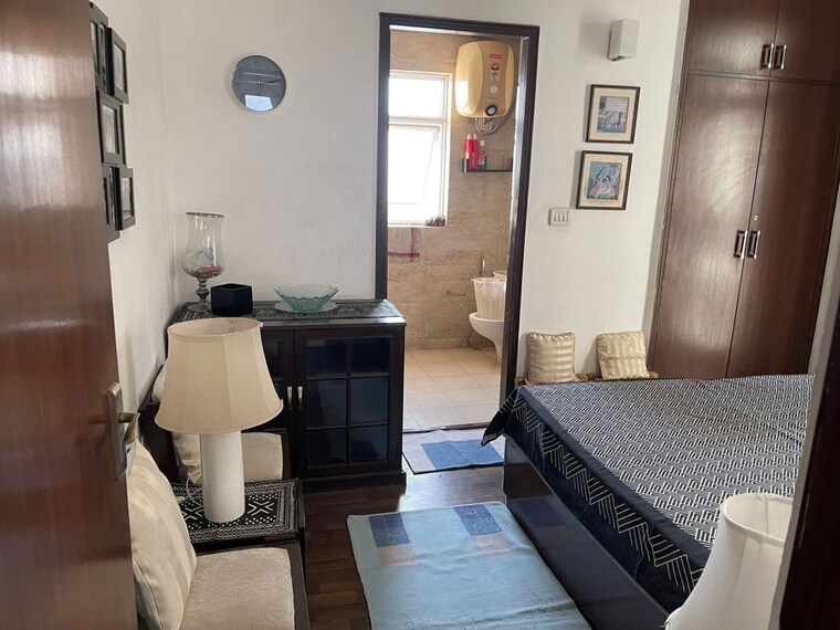 Team Area, dlf-regency-park-i 2 Bedroom 1200 Sq.Ft. Apartment In Dlf Phase iv Gurgaon 10600911