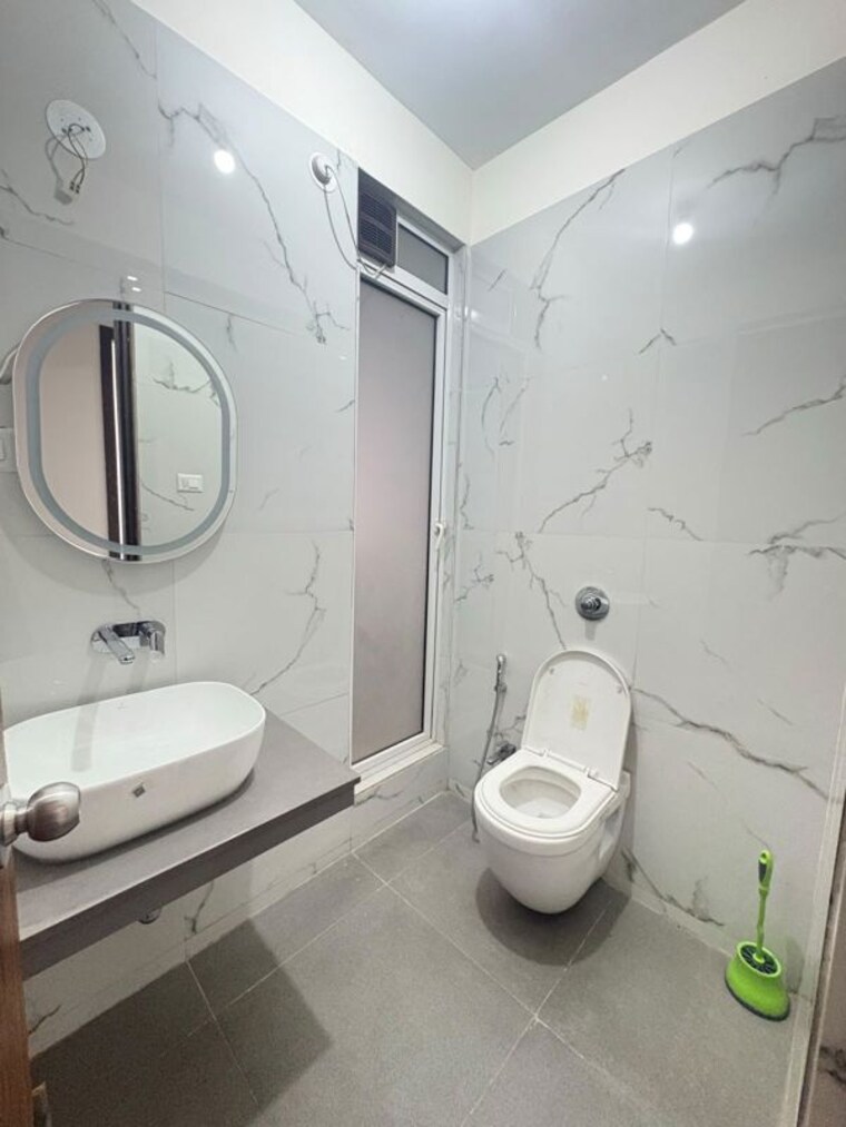 Bathroom, lodha-high-end 3.5 Bedroom 1500 Sq.Ft. Apartment In Kapur Bawdi Thane 10600916