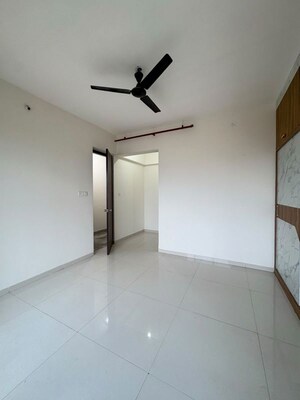 Room in 3.5 BHK Apartment at Lodha High End, Kapur Bawdi – for Rent
