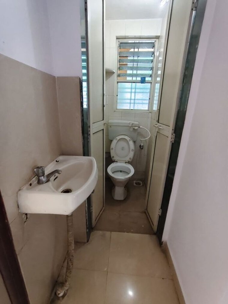 Bathroom, sinhagad road 2 Bedroom 850 Sq.Ft. Apartment In Sinhagad Road Pune 10600919