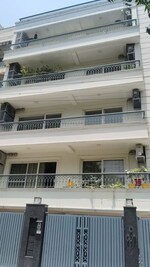 3 BHK + Servant Room 1600 Sq.Ft. Builder Floor in South Extension II