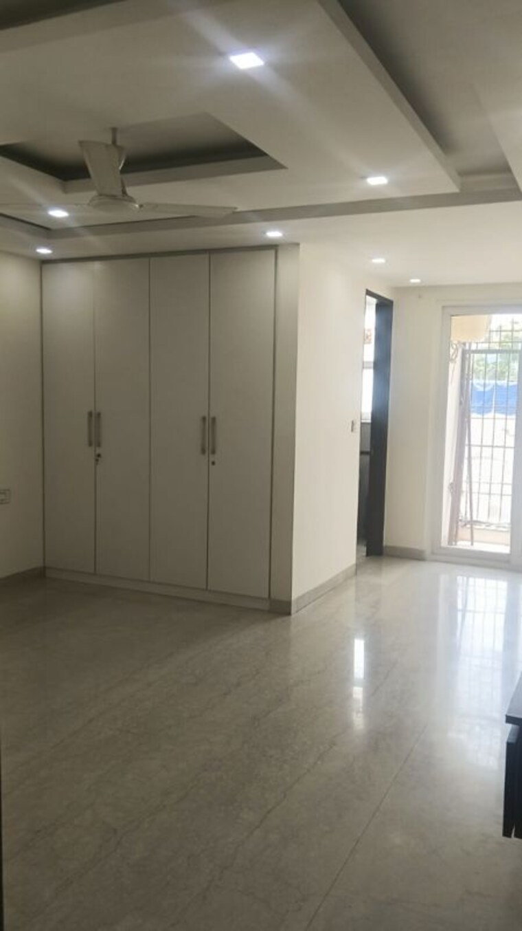 Room, south extension ii 3 Bedroom 1600 Sq.Ft. Builder Floor In South Extension ii Delhi 10600927