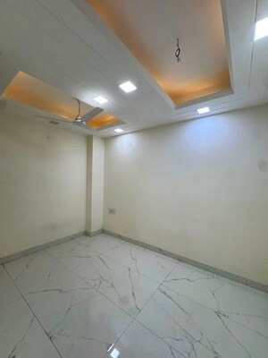 Room in 2 BHK Apartment at Chattarpur – for Rent