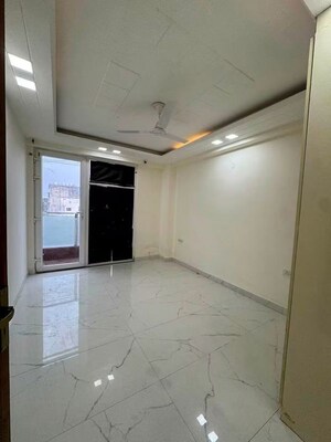 Room in 2 BHK Apartment at Chattarpur – for Rent