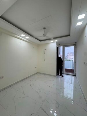 Room in 2 BHK Apartment at Chattarpur – for Rent