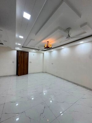 Room in 2 BHK Apartment at Chattarpur – for Rent