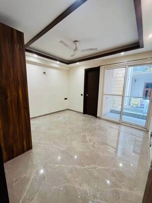 Room in 2 BHK Apartment at Chattarpur – for Rent