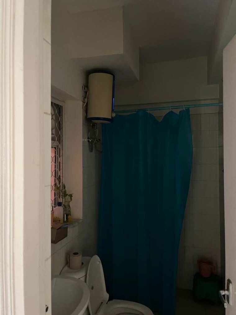 Bathroom, dlf-the-princeton-estate 2 Bedroom 1050 Sq.Ft. Apartment In Dlf Phase V Gurgaon 10600935