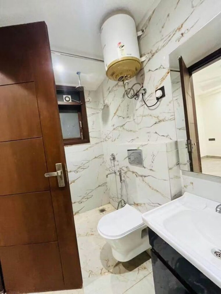 Bathroom, chattarpur 3 Bedroom 1300 Sq.Ft. Apartment In Chattarpur Delhi 10600937