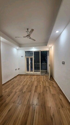 Room in 3 BHK Apartment at Chattarpur – for Rent