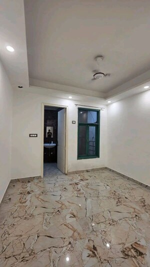 Room in 3 BHK Apartment at Chattarpur – for Rent