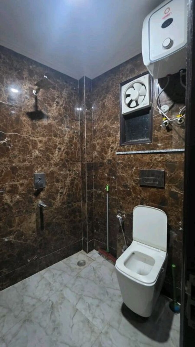 Bathroom, chattarpur 3 Bedroom 1400 Sq.Ft. Apartment In Chattarpur Delhi 10600939