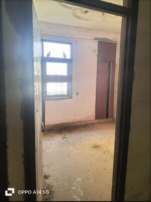 Room in  Apartment at Loni – for Sale