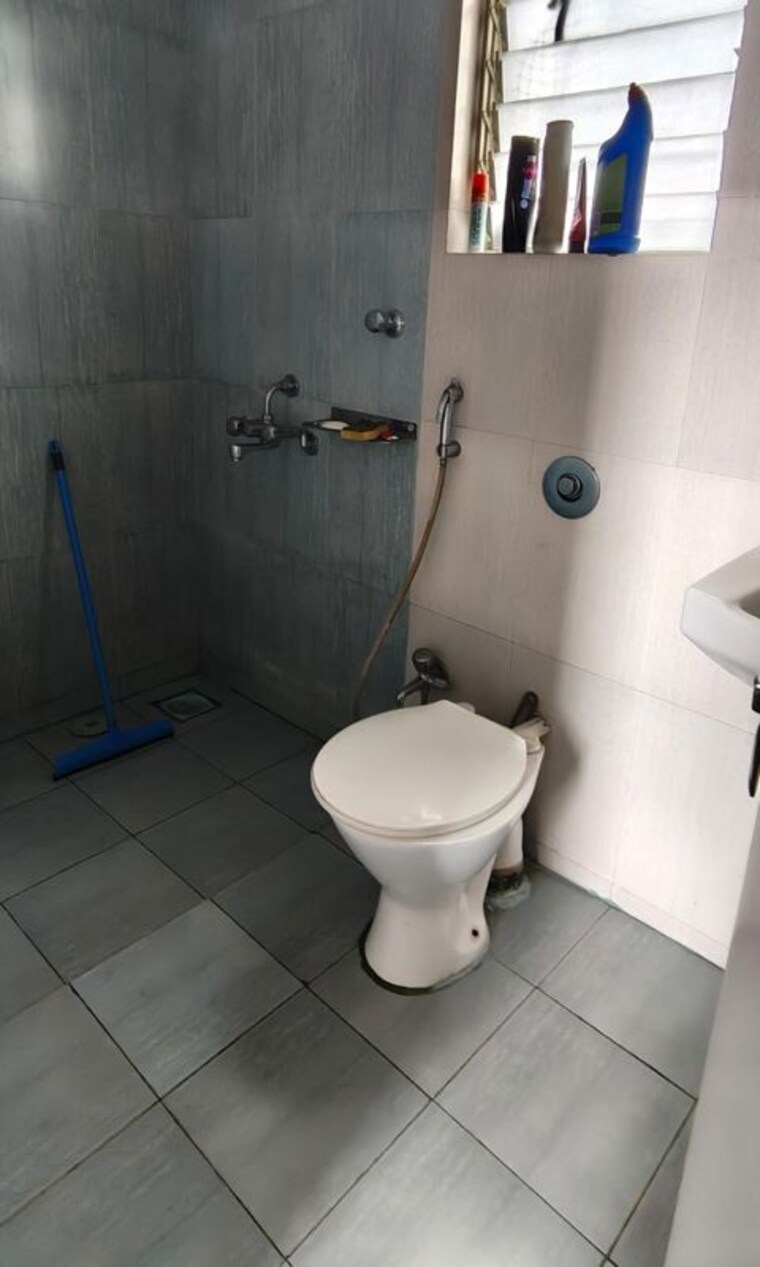 Bathroom, om-audumber 2 Bedroom 1000 Sq.Ft. Apartment In Shivane Pune 10600983