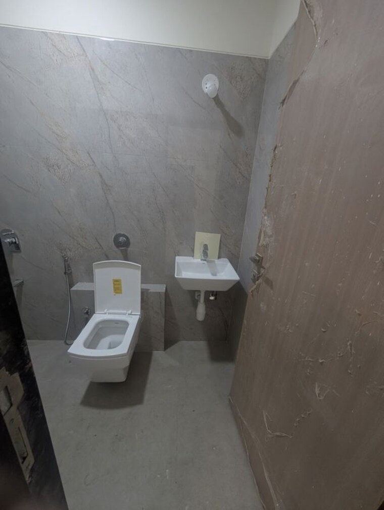 Bathroom, oxford-navrang-crystal 2 Bedroom 700 Sq.Ft. Apartment In Goregaon West Mumbai 10601010