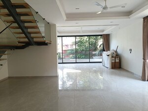 Room in 4 BHK Builder Floor at Ulsoor Lake – for Rent