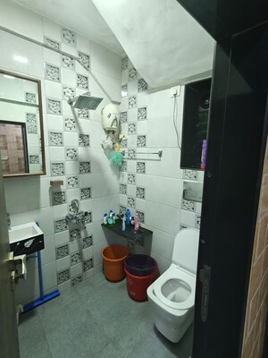 Washroom in 1 BHK Apartment at Santacruz East – for Rent