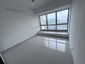 Room in 3.5 BHK Apartment at DB Woods, Goregaon East – for Rent