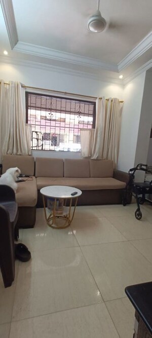 Team Area in 1 BHK Apartment at Arahant Society, Santacruz East – for Sale