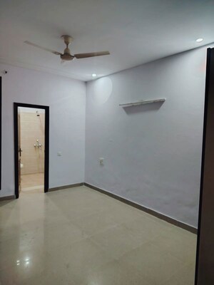 Room in 2 BHK Apartment at Patiala Road – for Rent