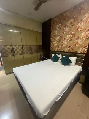 Room in 3 BHK Apartment at Oberoi Realty Esquire, Goregaon East – for Sale